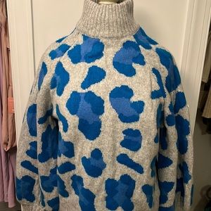 Super Soft Turtleneck H&M Sweater size MEDIUM NWT